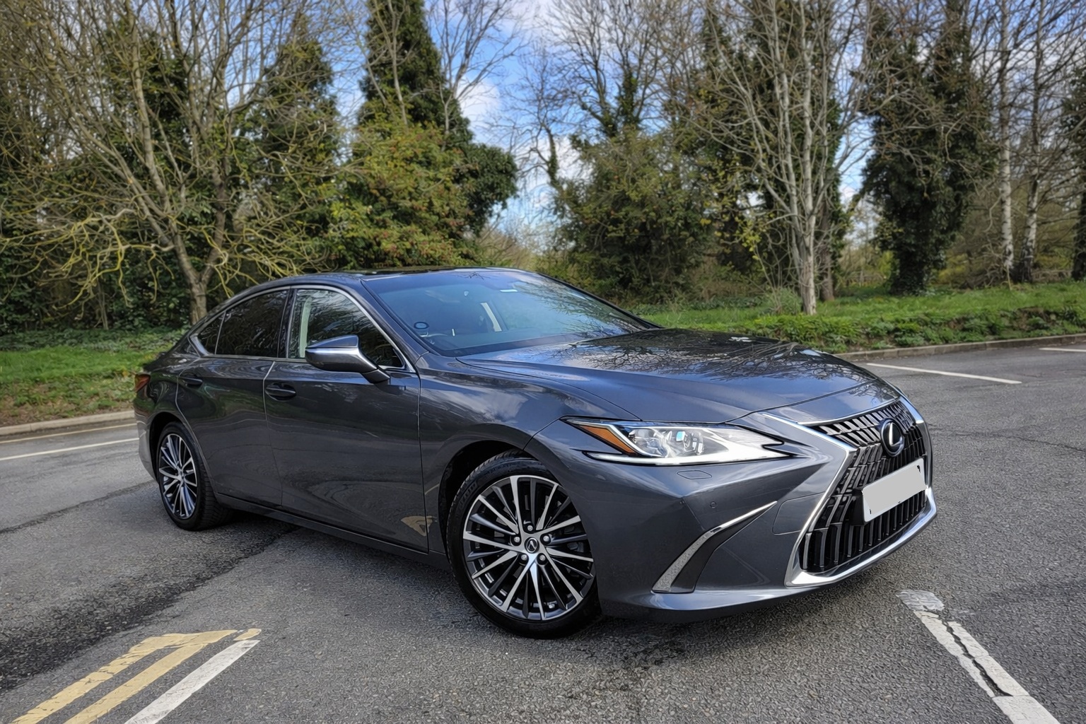 Front exterior view of Lexus ES300h