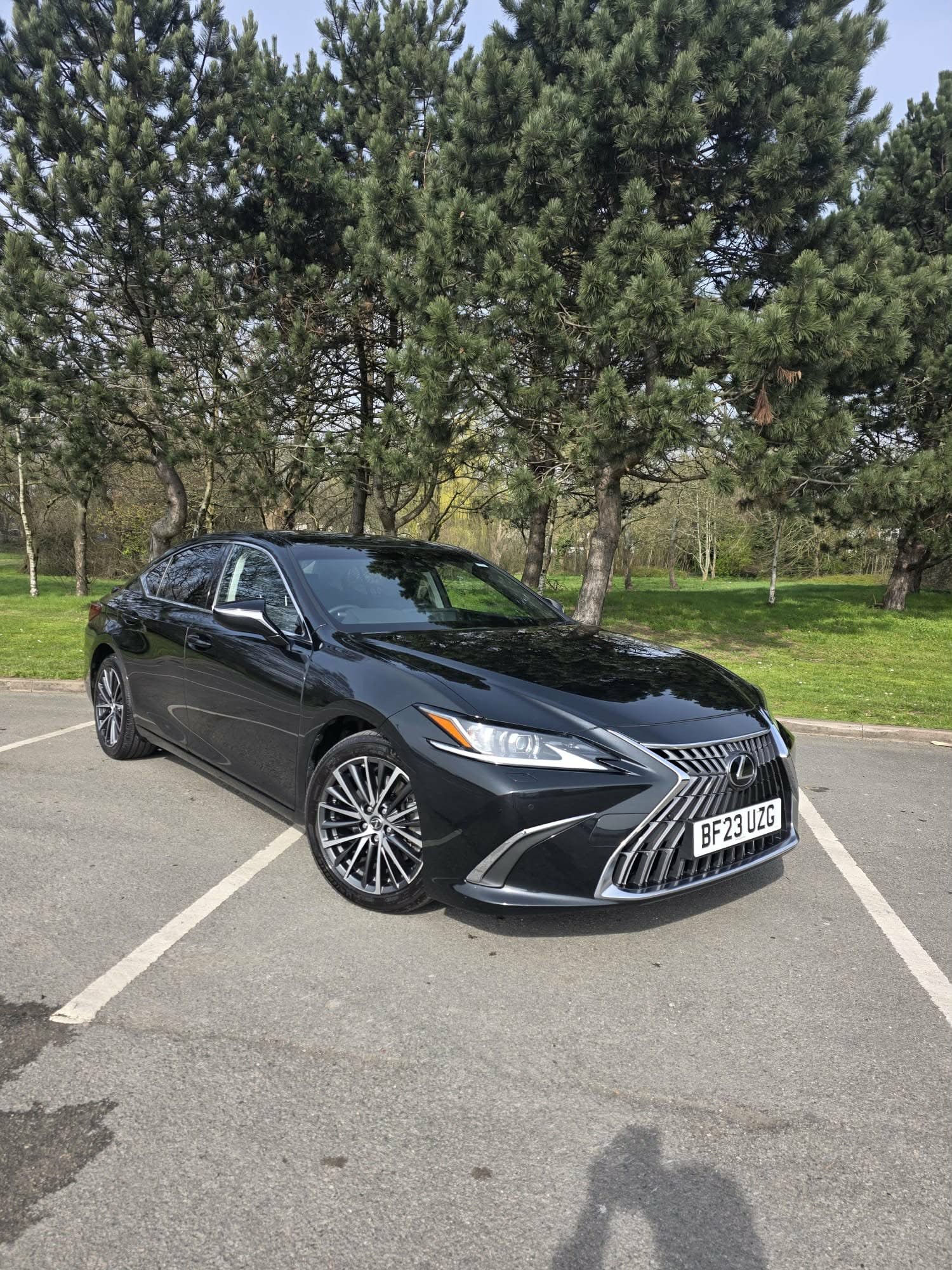 Black Lexus ES300h available for ShuttleJack UK executive transfers